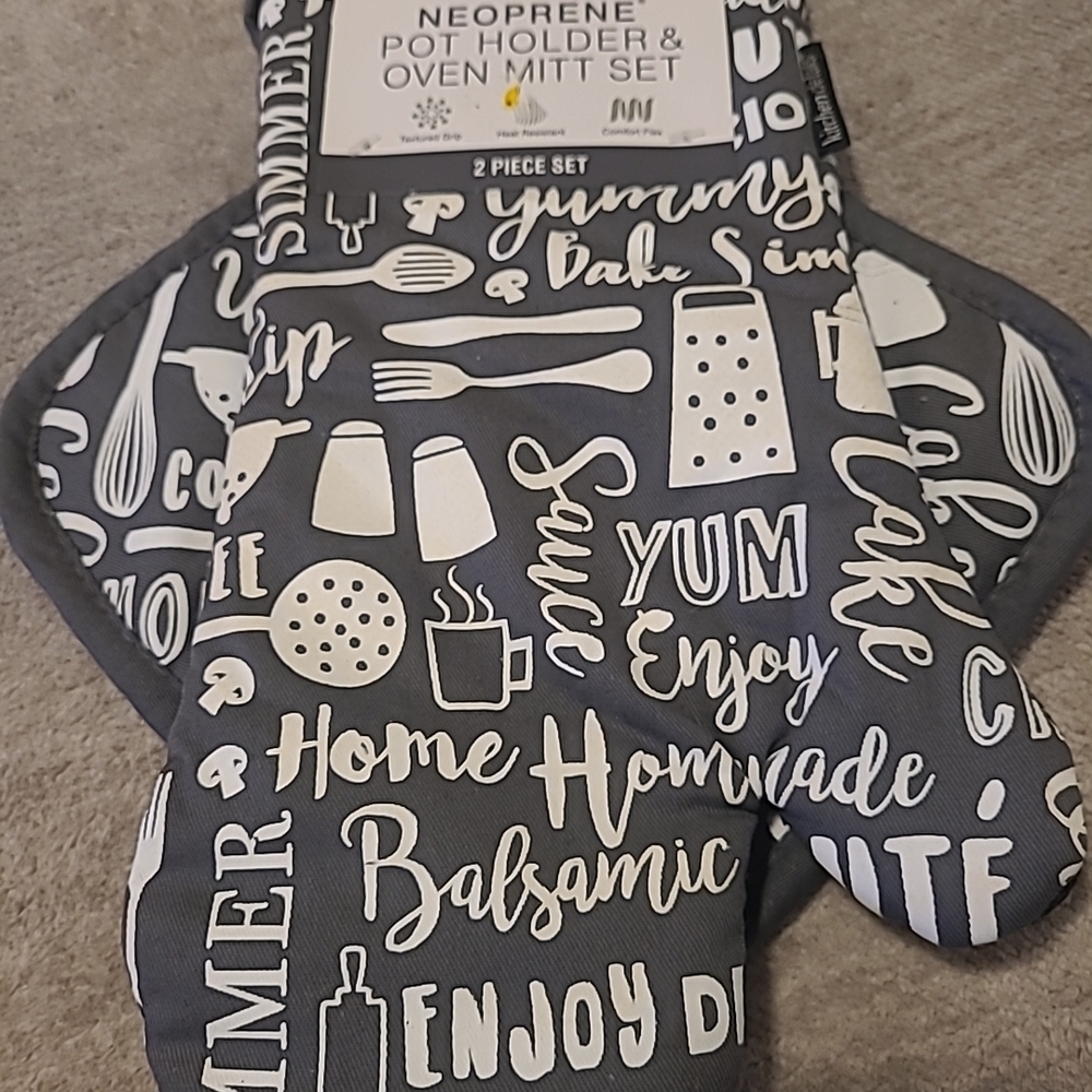 Stylish Neoprene Pot Holder & Oven Mitt Set - Black